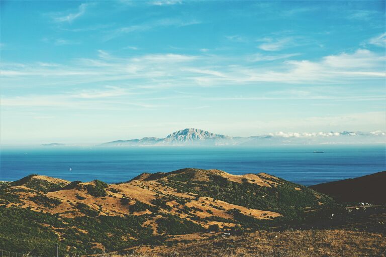 Ontdek de Verborgen Schatten van Afrika: Reis door Meerdere Landen op het Continent